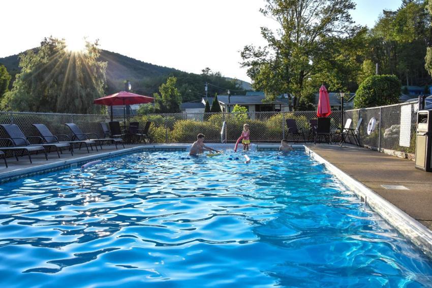 לייק ג'ורג' Adirondack Sunrise Lodge מראה חיצוני תמונה